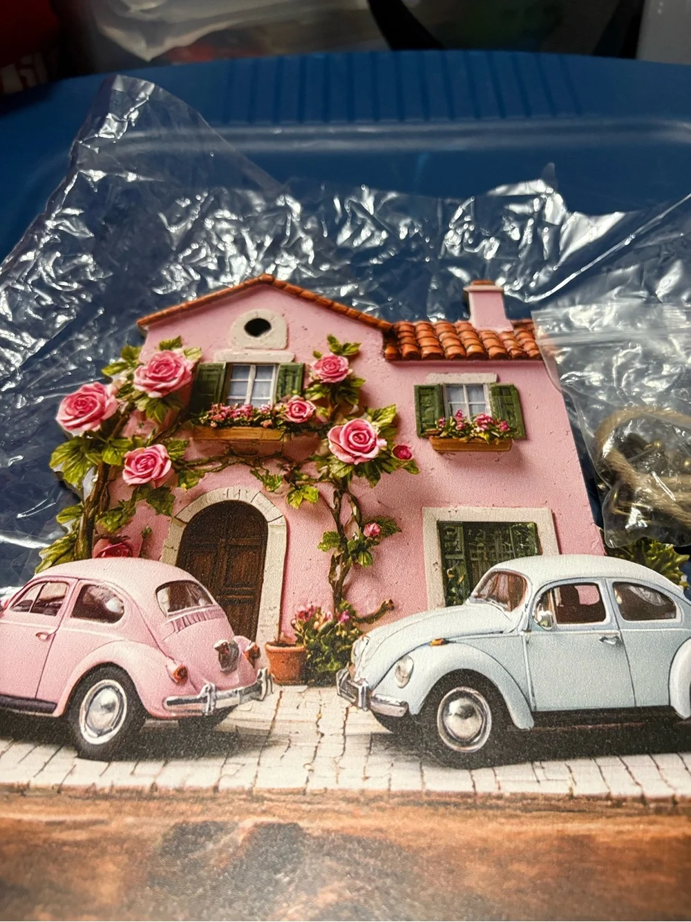 Pink Vintage House & Cars Decorative Figurine - Home Party Accent 3 D key home
